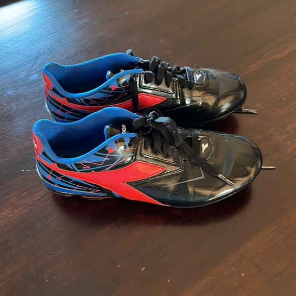 Soccer cleats - Picture 2 of 5